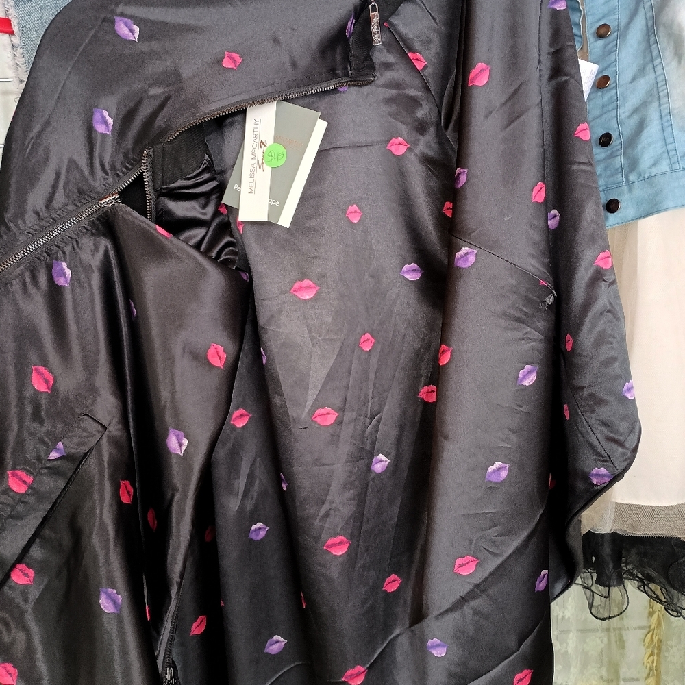 Womens beautiful black and heart cape!